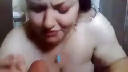 Madura pelirroja viejas gordas sexo delgada se abre de piernas y acaricia su coño