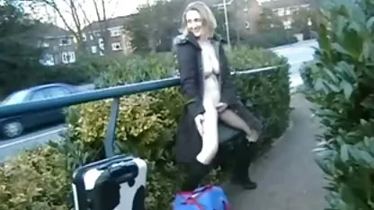 Rubia obtiene una polla gorda en su ver viejas nalgonas culo