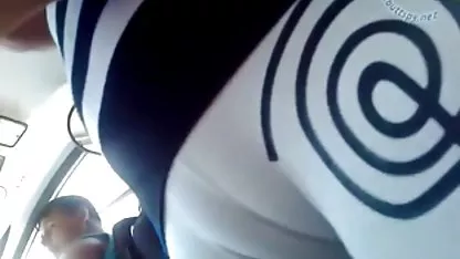 La chica tiene dos chicos en el peliculas xxx de abuelas club.