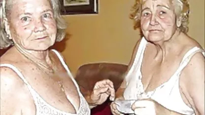 Los estudiantes rusos jugaban a las escondidas, todos estaban desnudos, 4 chicas xxx peliculas viejas y 3 chicos, por supuesto, se querían, y la noche calurosa fue lo más destacado de la noche.