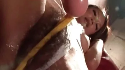 Lesbianas jóvenes y hermosas xnxx con viejas tienen sexo apasionado en un taxi falso