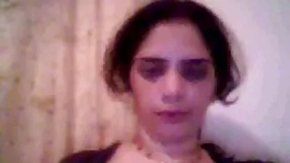 El tipo folla a la chica sexy en viejas teniendo sexo un analhole apretado y vierte belleza en el esperma