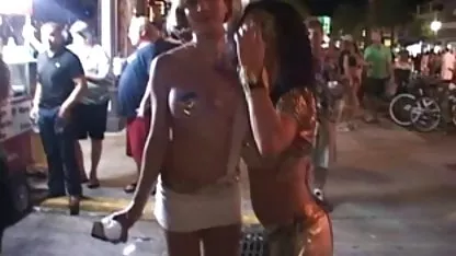 Chica bonita asiática pasó joven se folla a vieja de casting chupar la polla