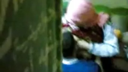 Rubia se folla a sí misma con un vibrador y al videos pornos de viejas bien buenas mismo tiempo chupa una polla gorda.