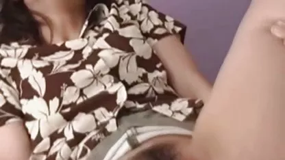 Mamá en medias viejas calientes xxx de red chupa polla y la obtiene en anal