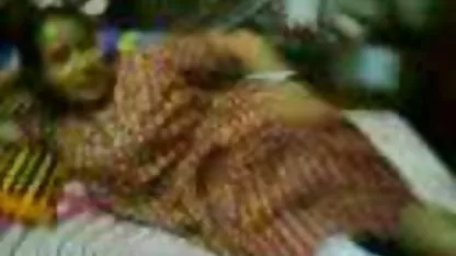 BBW madura follando a sí misma tetona vieja con un vibrador acanalado