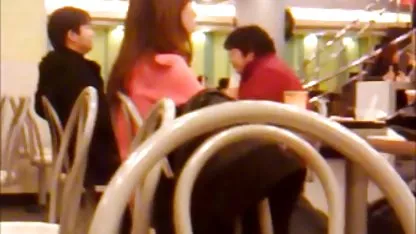 Caliente y sexy pelirroja se acaricia viejitos con chibolas a sí misma