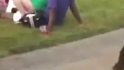 Puta sexy en pantimedias se folla videos de ancianas teniendo sexo a sí misma