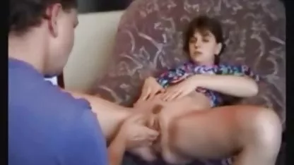 Morena en videos de sexo viejitos vestido azul folla en anal