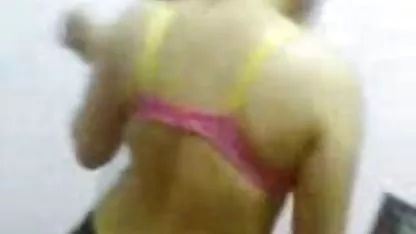 La sexy Negritka termina con xvideos de ancianos un chorro de la caricia de las lesbianas de su novia.