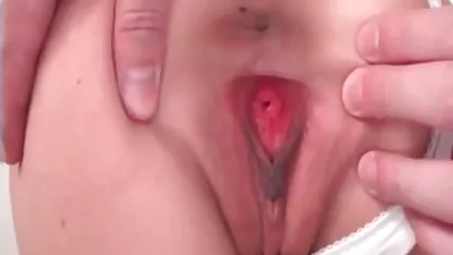 Niña traviesa quiero ver viejas peludas chupa esperma de un miembro