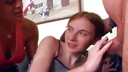 Angelina Priscilla se folla a una amiga con viejas ricas culiando polla
