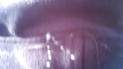 La chica se sentó coño en la cara viejas de tetas grandes de un chico.