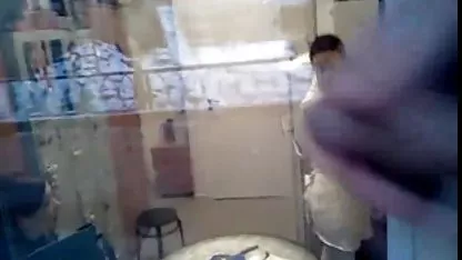 Babe delgado se sienta en xxx viejas negras el coño en un consolador y gime apasionadamente