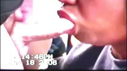 El chico se sacude viejas gritonas su gran polla