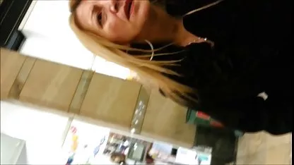 Chica negra decidió hacerle una mamada a un chico vieja culona anal blanco.