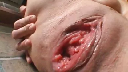 Morena abuelas muy peludas boobed grande seduce a dos chicos