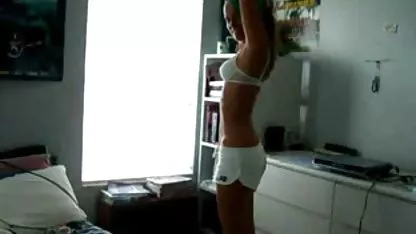 Estas gimnastas con medias se han arreglado para sí mismas algo especial, lenguaje de caricia en el culo. Extendiendo sus bollos, las chicas sexys se lamen el culo y se admiran por este xnxx viejas culonas tipo de caricias.