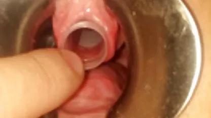Chubby, mamá tetona enseña a su joven novia viejas cachondas xxx del amor de Leysbian