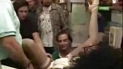 Ató a la chica viejas muy viciosas y follaba como quisiera.