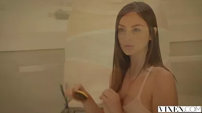 El marido se pelicula antigua xxx folla a su esposa y le dispara su estrecho coño a la cámara