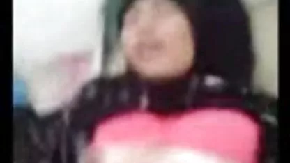Hermosa rubia está fuera de la ducha y acaricia a sexo de mujeres viejas su atlética novia lesbiana