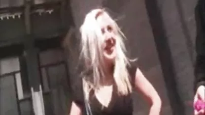 Ella juega al golf tan bien como una polla gorda que chupa. viejas sexis xxx