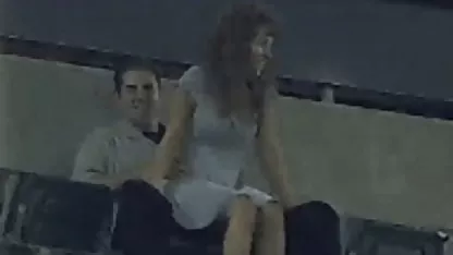 Novias rubias haciendo estiramientos y follando viejitos teniendo sexo con jovenes en el suelo.