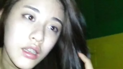 Un hombre estaba desgarrando con fuerza a una hermosa abuelas reputas doncella en el culo, y antes de que le hiciera estallar en la boca las amígdalas, la niña gimió con fuerza y ​​se preparó para comer esperma.