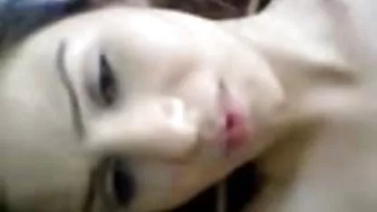 El chico se corre xxx viejas bien buenas a su novia en la cara
