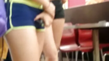 Joven rubia videos de abuelas gordas juega con su coño