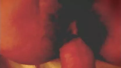 Para ayudarse mutuamente a sobrellevar el miedo, las novias rubias fueron al casting porno. Están felices de sustituir sus agujeros por el agente para follar a viejas sexis xxx dos amigos con toda su depravación.