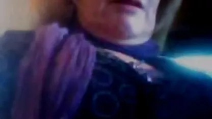 Desesperada cantante se la follan videos abuelas peludas para grabar su canción