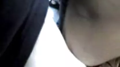 El tipo le disparó a una linda pollita viejas mamando xxx en la pista.
