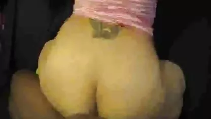 El tipo sabe que su esposa gorda es una verdadera y lujuriosa perra, pero tuvo que irse urgentemente a vieja rica xxx un viaje de negocios y le compró un consolador del tamaño de su polla y una cámara web con ella haciendo un wirth para que la puta no cambiara.