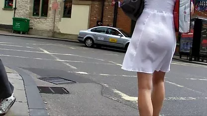Linda niña juega lesbianas viejas xxx con su coño