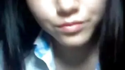 Chica de 19 años viejas cachondas gratis se desnuda ante la webcam.