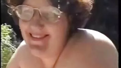 Rubia apasionada con grandes tetas folla viejas fpllando con coño y boca