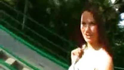 Joven puta toma polla gruesa en su coño mojado viejas calientes peludas