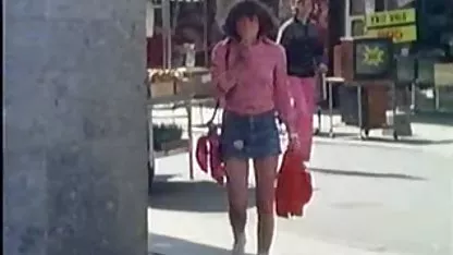 Un tipo fuerte folla a una perra tetona y la llena de xxx viejas buenas esperma