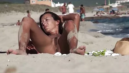 Hermosa morena chupa polla y juega consolador en anal apretado vieja española xxx