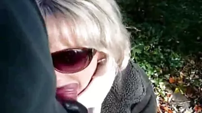 Linda morena, sintiéndose lo suficientemente vieja para una obscenidad íntima, llama viejas peludas masturbandose a su chico favorito ya emocionado y le da un pistón muy grande con una mamada caliente