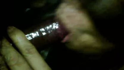 El polluelo de Simpy largo y cuidadosamente procesa el pene con esponjas, lengua y ayuda en las manos, como resultado recibe viejas bien cojidas una porción de esperma caliente en su boca