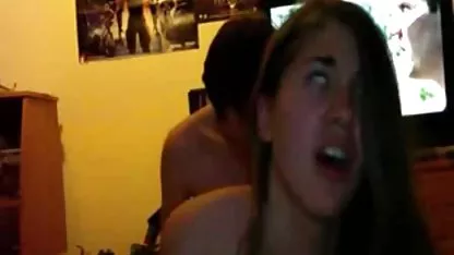 Rubia de ojos azules follando la polla de un chico joven, parte 3 viejas peludas gordas