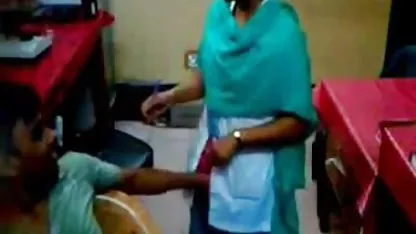 Zhandina aprende a hacer sexo gratis con ancianos una mamada