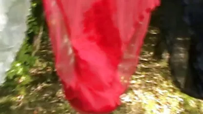 El tío muerde suavemente los labios de una morena, acaricia apasionadamente sus grandes pechos y mueve su gran abuela anal casero polla en su delicioso culo. Perra justo lejos de tal ebar
