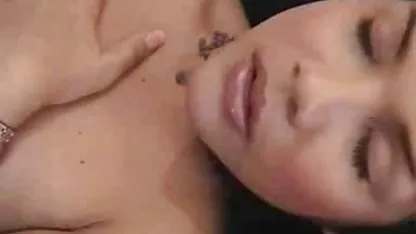 La belleza se folla viejas mexicanas xxx a sí misma con un consolador y le chorrea los jugos en todas direcciones