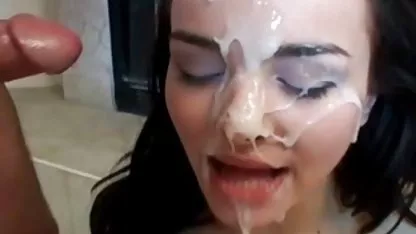 Pierna pelirroja con las piernas abiertas. sexo maduras viejas