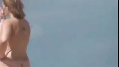 Hermosa perra skater se la follan en la habitación con su amante madurasviejas