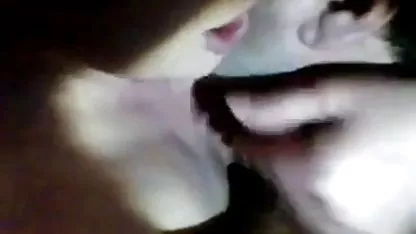 Sabina es follada con viejas lesbianas peludas fuerza por tres hombres y luego se mancha con esperma